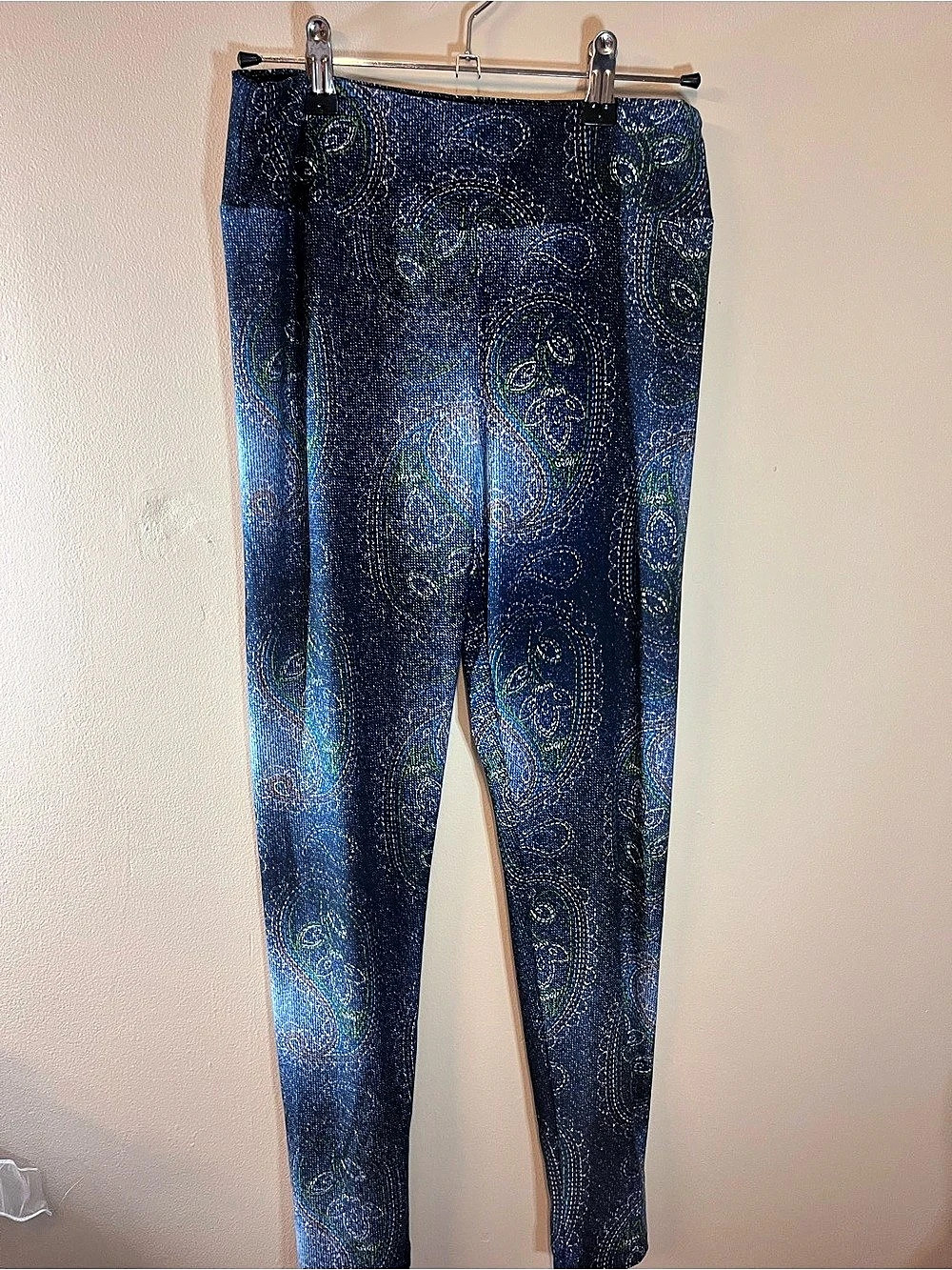 She's Got Leggz Paisley Print Leggings